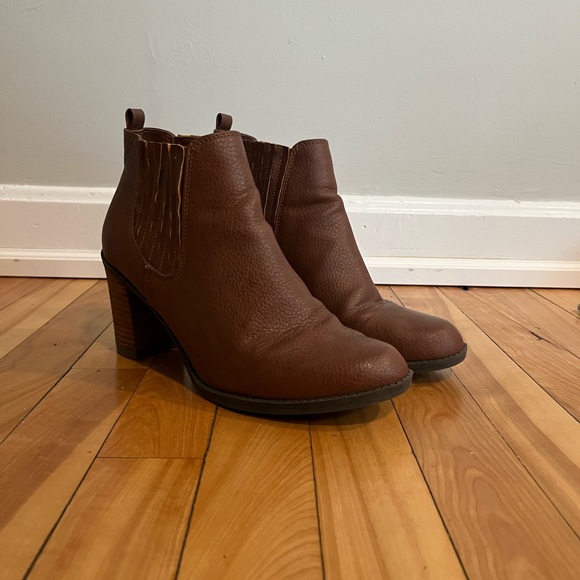 Dr. Scholl’s Launch Bootie in Brown - Picture 8 of 8